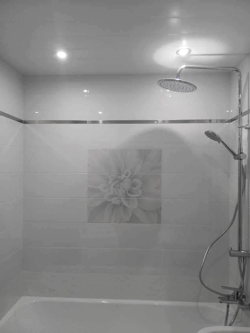 Ремонт ванной комнаты в панельном доме в сером цвете