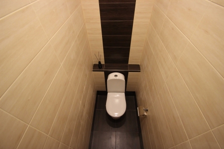 Ремонт туалета плиткой под ключ - цена отделки туалета в Москве